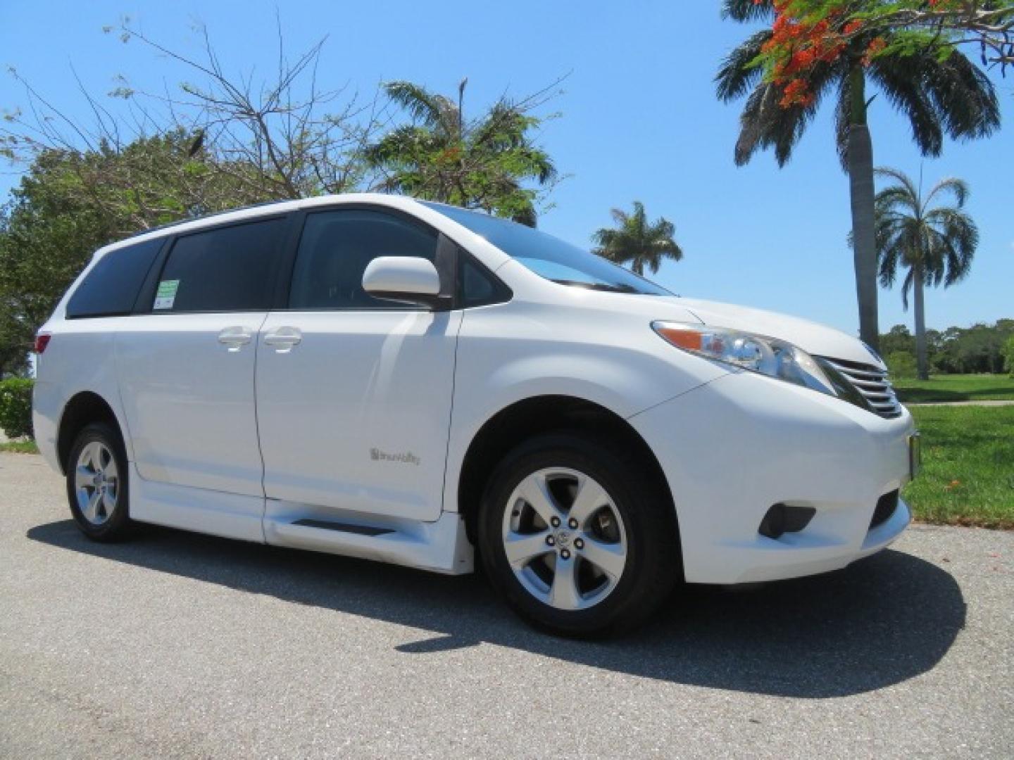 2016 White /Gray Toyota Sienna (5TDKK3DC8GS) , located at 4301 Oak Circle #19, Boca Raton, FL, 33431, (954) 561-2499, 26.388861, -80.084038 - You are looking at Gorgeous Low Mileage 2016 Toyota Sienna LE Braunability XT Handicap Van Wheelchair Van Conversion Van with 26K Original Miles, Power Side Entry Ramp with Kneeling Van Function, Passenger Side Quick Lock System (same as ez lock), Quick Release Front Seats, Floor with L Tracks, Leat - Photo#8